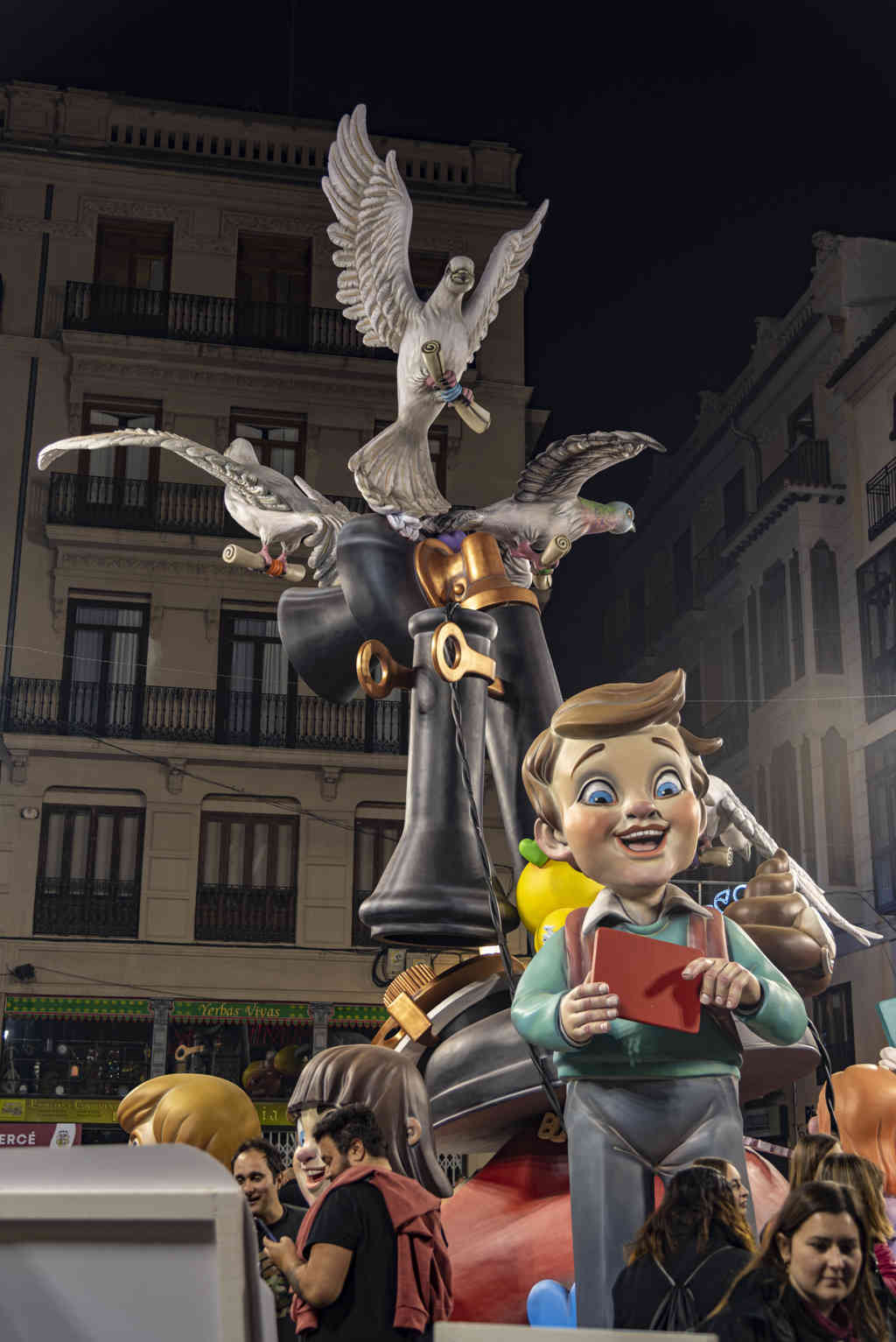 Valencia - fallas 2023 - falla Plaza de la Merced - Llamame llamame 06.jpg